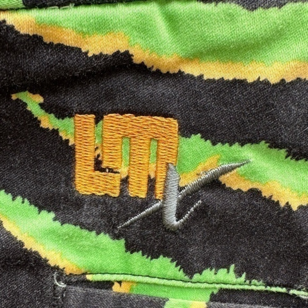 Loudmouth Men’s Golf Pants, 44Wx26L (Green & Black Tiger Stripe Pattern) - Picture 4 of 7